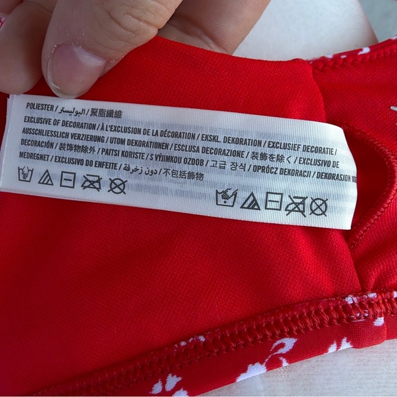 Hollister Tie-Front Scoop Bikini Top - Red & White Floral - Size M - Padded - Picture 4 of 4